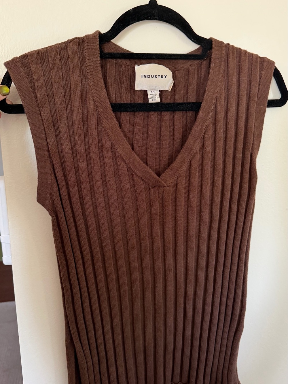 INDUSTRY Ribbed V-Neck Sleeveless Knit Top - Brown